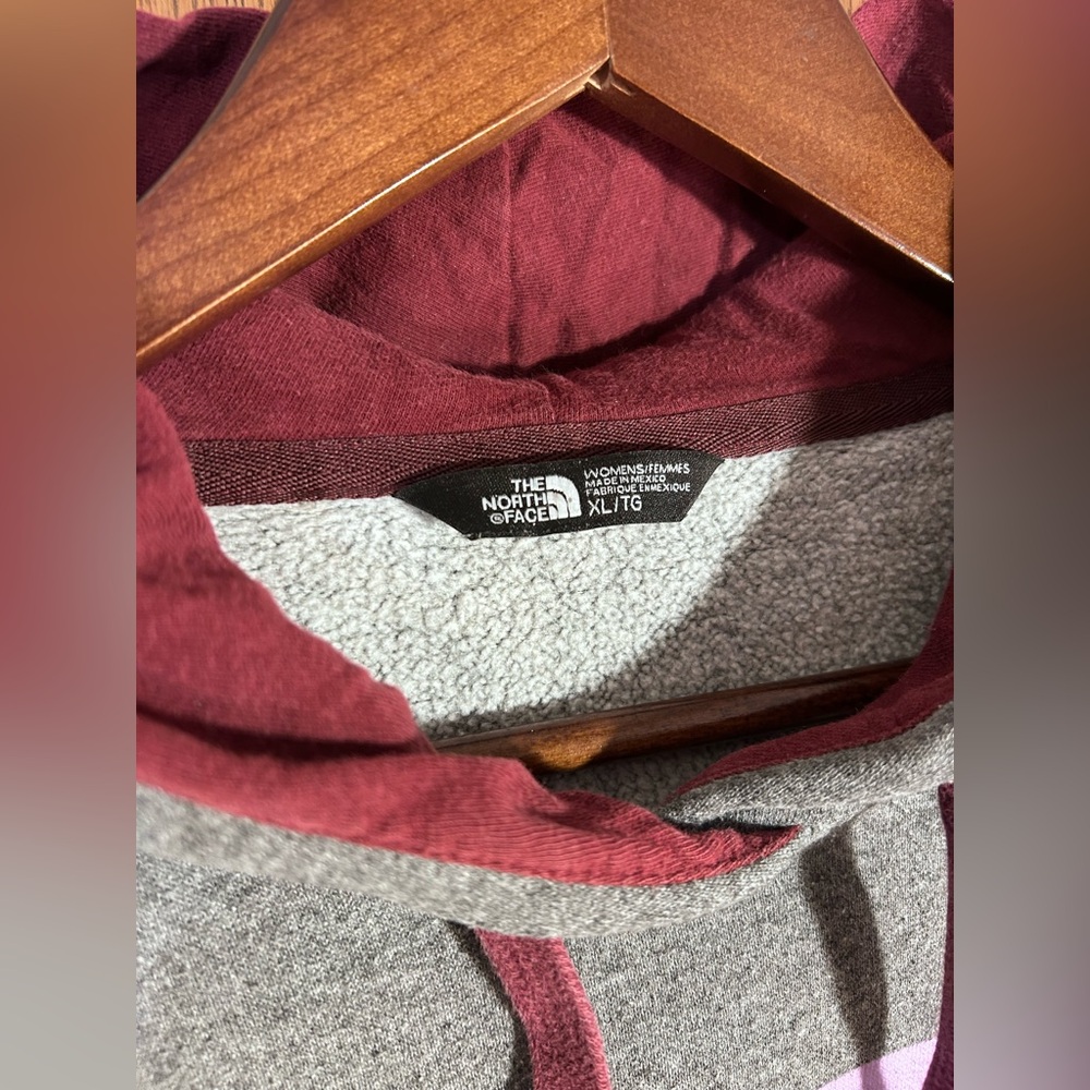 The North Face Graphic Hoodie - Picture 3 of 5